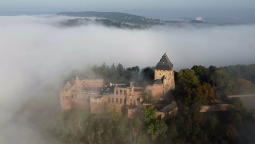 Burg Nideggen im Nebel
