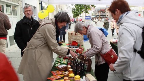 Fairtrade-Frühstück auf dem Wochenmarkt in Bergisch Gladbach