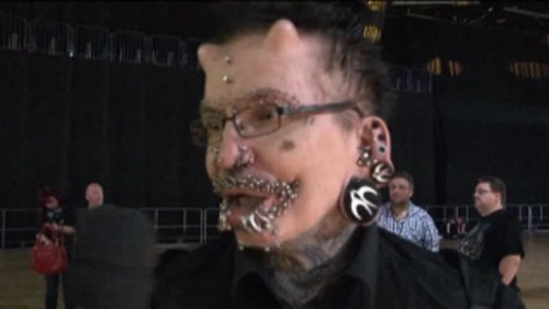 DER Bundesmoderator trifft … Tattoo- und Piercing-Fans