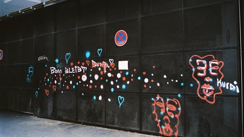 Hier und Jetzt: Schmetterlingseffekt, Kulturszene in Bonn, Corona-Pandemie für junge Menschen