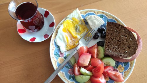 Hier und Jetzt: Türkisches Frühstück, Honig, Rhein in Flammen