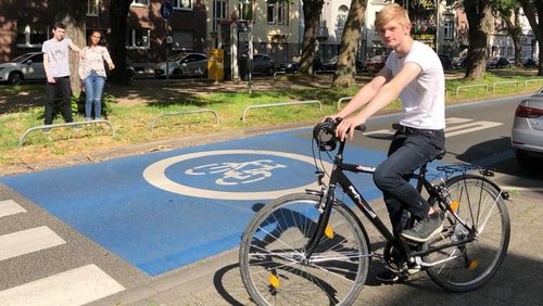 HUGOKULT: "Blaue Route" - Fahrradstraße in Mönchengladbach