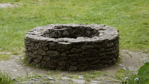 Journal am Sonntag: Brunnen in Dülmen, gebogenes Glas von Finiglas