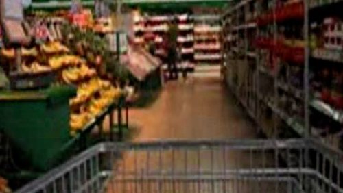 Supermarkt des Grauens: Im Sog der Waren