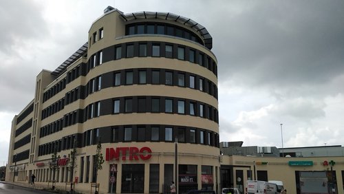 Welle-Rhein-Erft: Einkaufscenter INTRO Bergheim, Managerin Anna-Lena Breitenbach im Interview