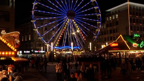 Start für den Dortmunder Weihnachtsmarkt 2022, Inflationsindikator Pommes