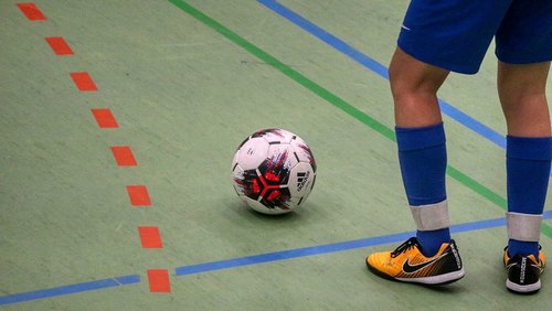 Sporttreff: Volksbank-Hallenkreismeisterschaft, Fußballerin Sophia Kleinherne, Ausdauertraining