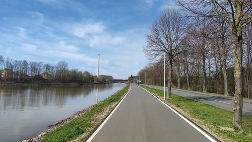 Von Rädern: 49-Euro-Ticket - Deutschlandticket für Bus und Bahn, Fahrradfahren im Dunkeln