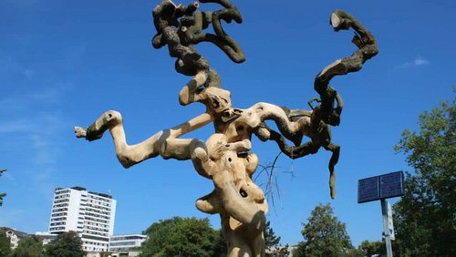 BergTV: Hängeschnurbaum-Skulptur in Bergisch Gladbach