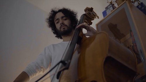 FLUX: Treppen in Wuppertal, Cello-Lehrer Tobias Sykora über Online-Lehre, Musik