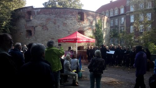 antenne antifa: Aufkleber-Aktion der Identitären Bewegung, Antikriegstag 2019