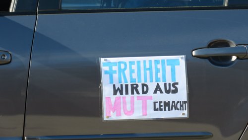 Autokorso gegen Corona-Maßnahmen in Bergisch Gladbach