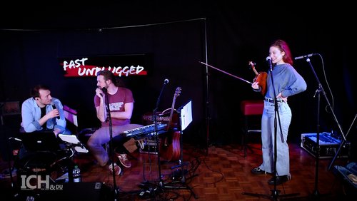 ICH & DU - fast unplugged: Charlotte Brand - Schauspielerin und Musikerin, Armin Nagel - Comedian