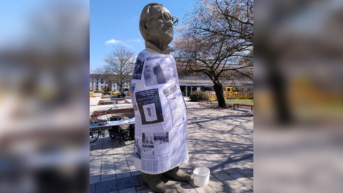 antenne antifa: Paul-Wulf-Skulptur zurück am Servatiiplatz, "Montagsmarsch" in Münster