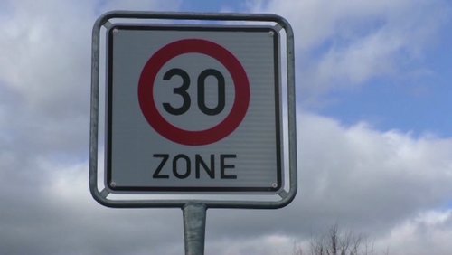 SÄLZER.TV: Tempo-30-Zone, Bürgermeister Remco van der Velden, "Blue White Night" in der Sälzerhalle