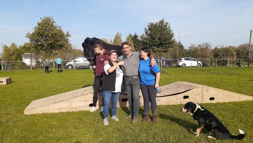 Pferde, Land und Leute: Leimkühler KG, Freizeitstall in Moers - "Mountain-Trail"