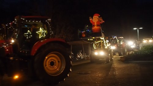 Traktor-Corso im Klostergarten Charleston - Adventsüberraschung in Welver