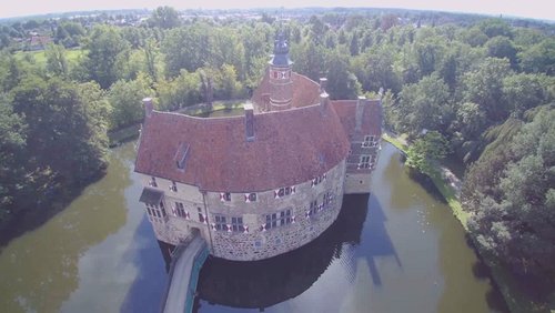 LOKAL TV: Neueröffnung Burg Vischering, Unternehmer-Ehrungen, "Milk, Mest un Moneten"