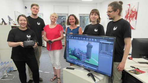 Krefelder Kulturcocktail: Virtual Reality auf Burg Linn in Krefeld