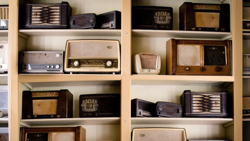 Geschichte des Radios, Wirtschaft in Corona-Krise, 1. Mai 2021