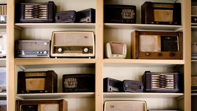 Geschichte des Radios, Wirtschaft in Corona-Krise, 1. Mai 2021 episode artwork