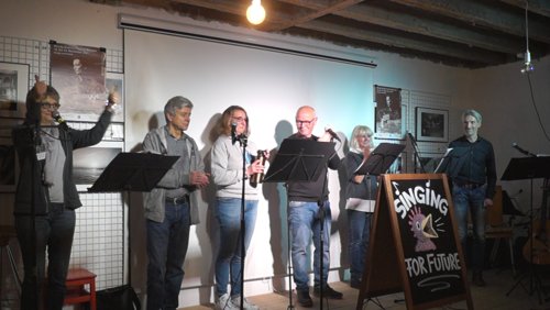 Musik aus Studio A: Chor "Singing for Future" beim "Woody Guthrie Festival" in Münster